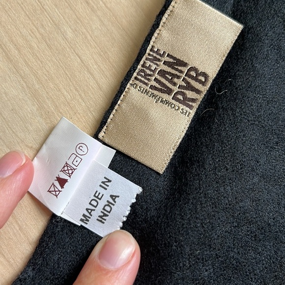 Halloween table runner 100% Wool crochet spider web 80x19” - Picture 5 of 8